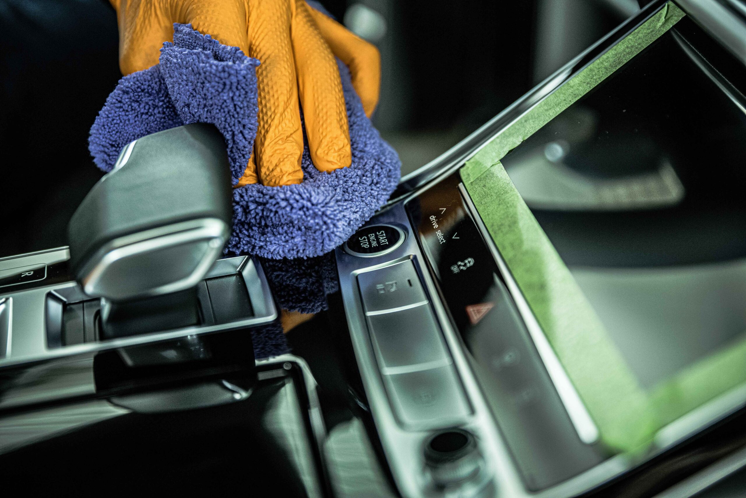 Automobilio salono valymas- kaip pačiam išsivalyti odines sėdynes?