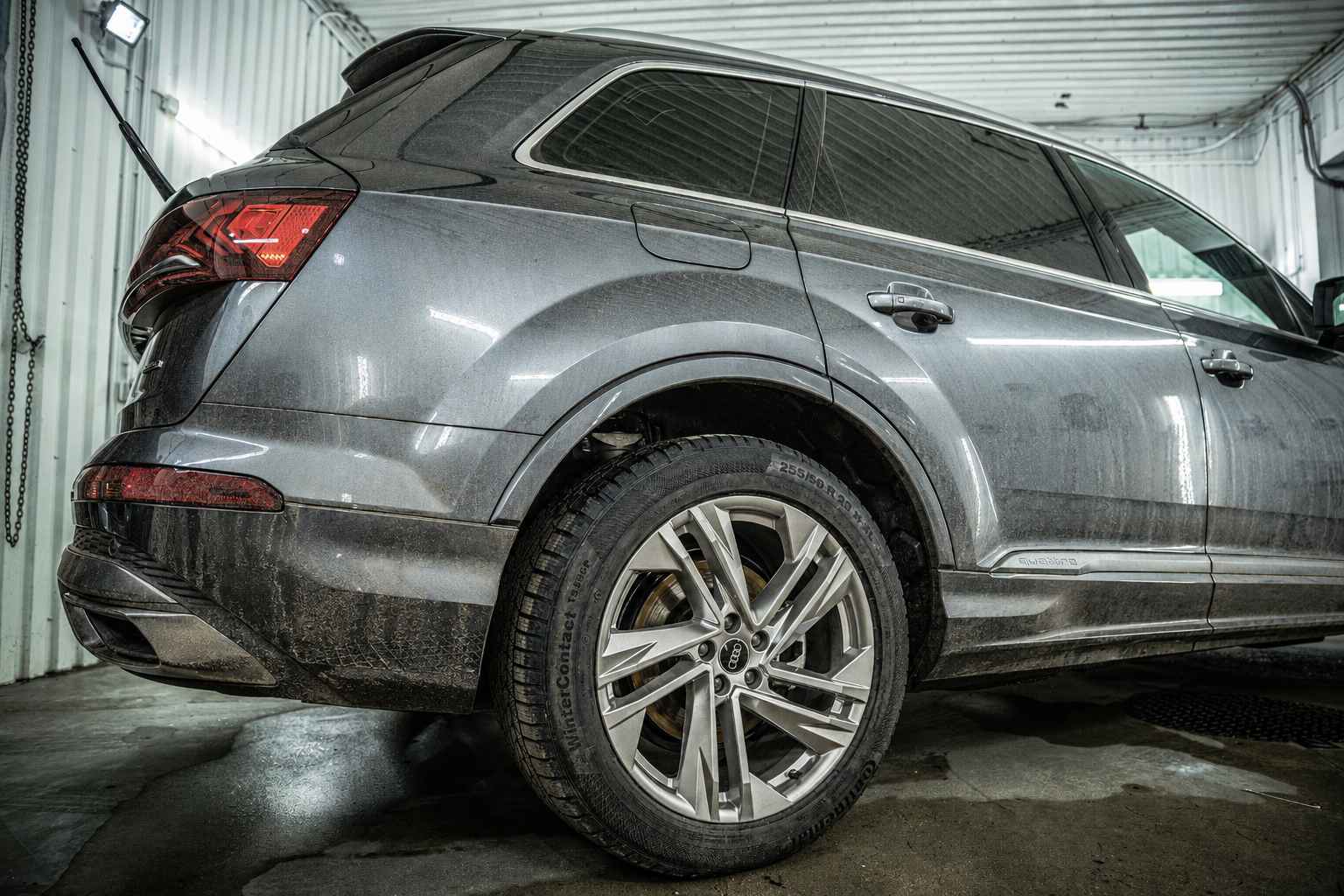 Rankinis automobilio plovimas